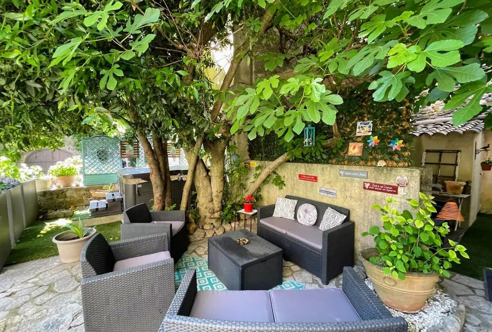 Le Manoir Du Raveyron Hotel Vallon-Pont-dʼArc